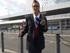 Czech streets – nadržená letuška