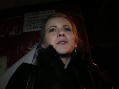 Fake Public Agent – Česká holka si přilepší na Vánoční dárečky