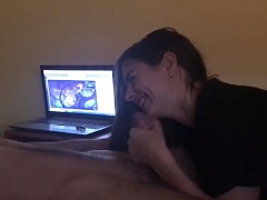 Probudí svého přítele kuřbou