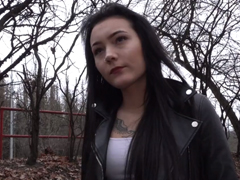 Rychlý prachy – Česká černovláska vstupuje do modelingu