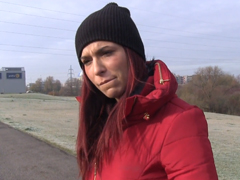 Rychlý prachy – Česká feťačka si přilepší na fety