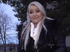 Rychlý prachy – ženská s hnusnýma zubama