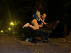 Šílené mrdání v parku na veřejnosti, kolemjdoucí nechápou!