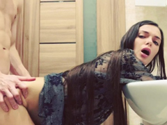 Vyšukaná zezadu nevlastním bratrem