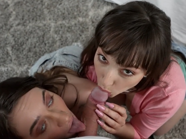 Čtyřka s dvěma krásnými tmavovláskami