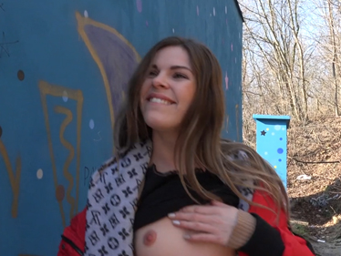 České porno – děvka se nechá svézt autem a ojet u lesa