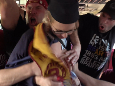 Český šílený gangbang ve vlaku cestou z fotbalu, sex s průvodčí!