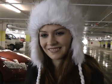 Dlouho hledá místo, kde by si mohl zašukat s krásnou dívkou