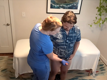 Doktorka pacientovi zkontrolovala čuráka, důkladně!