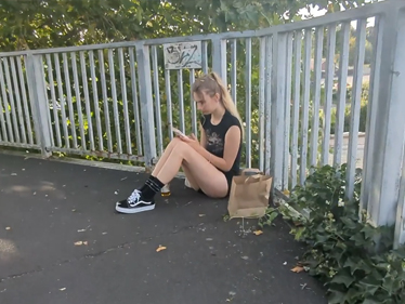 Holce na ulici nabídl prachy, když si s ním doma zašuká