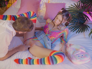 Holčičko, mohl bych si pohrát s tvou malou kundičkou?