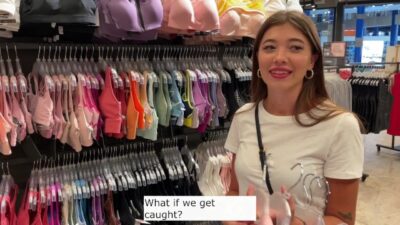 Nemravná Ruska vykouří borce v převlékací kabince (Vallery_Ray)