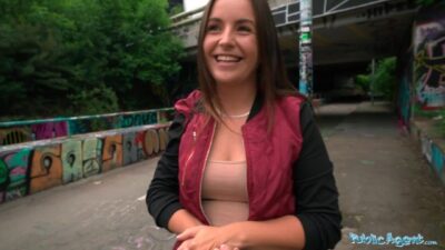 Rychlý prachy aneb Public Agent v českých ulicích (Lenna Ross)