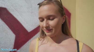 Rychlý prachy aneb Public Agent v českých ulicích (Stacy Cruz)