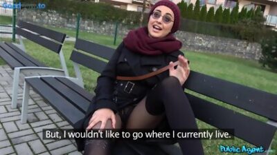 Rychlý prachy aneb Public Agent v českých ulicích (Yasmeena)