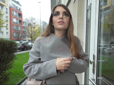 Rychlý prachy – Miriam podlehne neodolatelné nabídce