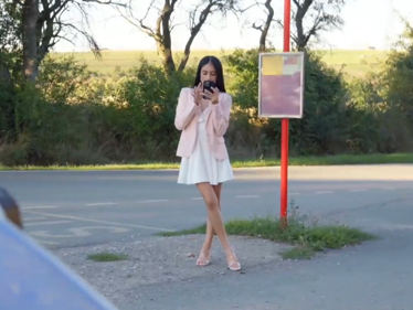 Rychlý prachy – úchylný agent vystrkuje čuráka na veřejnosti