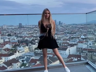 S přítelkyní si užívá vzrušující sex na místech, kde to není obvyklé