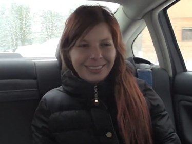 Andula z Bitch Stop žádá o svezení a kávu