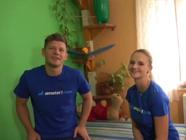 Tomáš 25 a Lenka 22 jako amatéři v Premium s dítětem na scéně